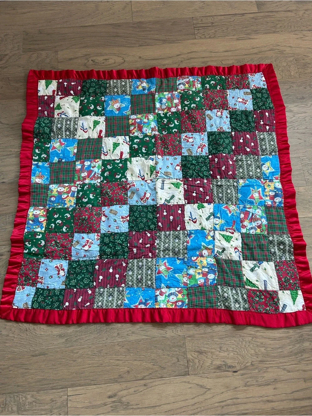 Vintage Xmas Quilt Satin Red Trim Holiday Christmas Festive Seasonal